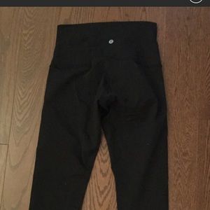 Lululemon Black high rise winder under tights 7/8